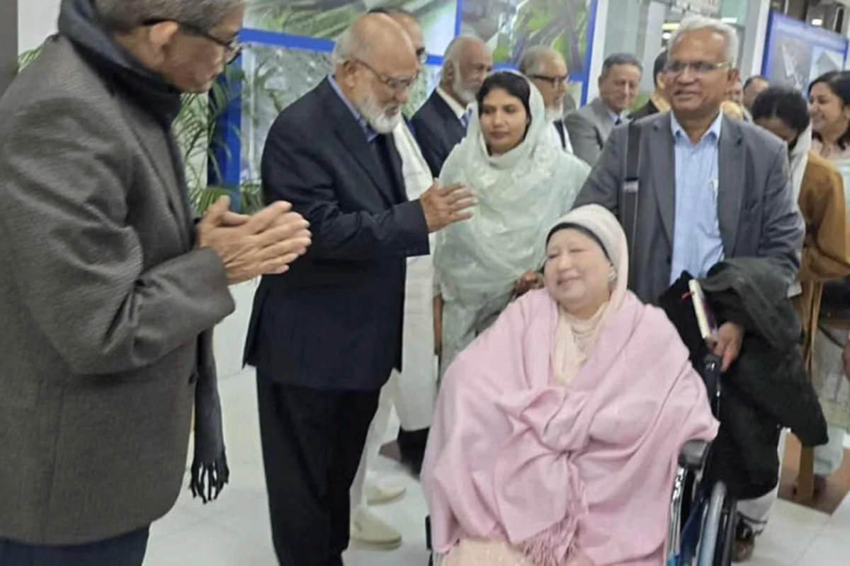 লন্ডনের উদ্দেশে এয়ার অ্যাম্বুলেন্সে খালেদা জিয়া