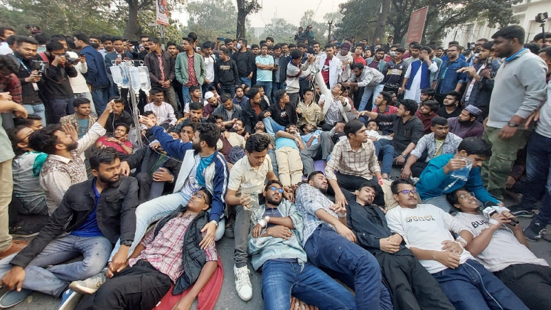 এবার ৩ দফা দাবি নিয়ে সচিবালয় ঘেরাও জবি শিক্ষার্থীদের