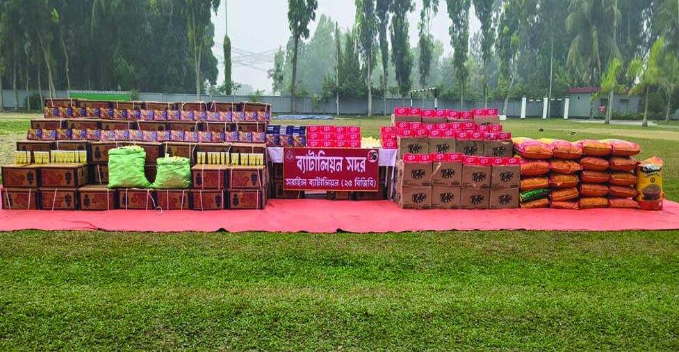 কুরিয়ারের কাভার্ডভ্যানে মিলল ৬৮ লাখ টাকার ভারতীয় পণ্য