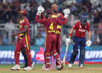 রাদারফোর্ড–মোতির ঝলকে ইংল্যান্ডকে হারিয়ে শীর্ষে ওয়েস্ট ইন্ডিজ