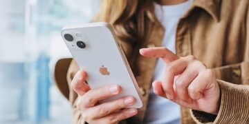 আইফোনের তথ্য চুরির নতুন আতঙ্ক ‘করুনা’