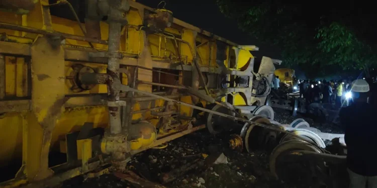 তেলবাহী ট্রেন লাইনচ্যুত, সিলেটের রেল যোগাযোগ বন্ধ।